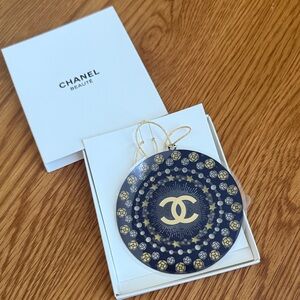 CHANEL 2025 charm/ornament